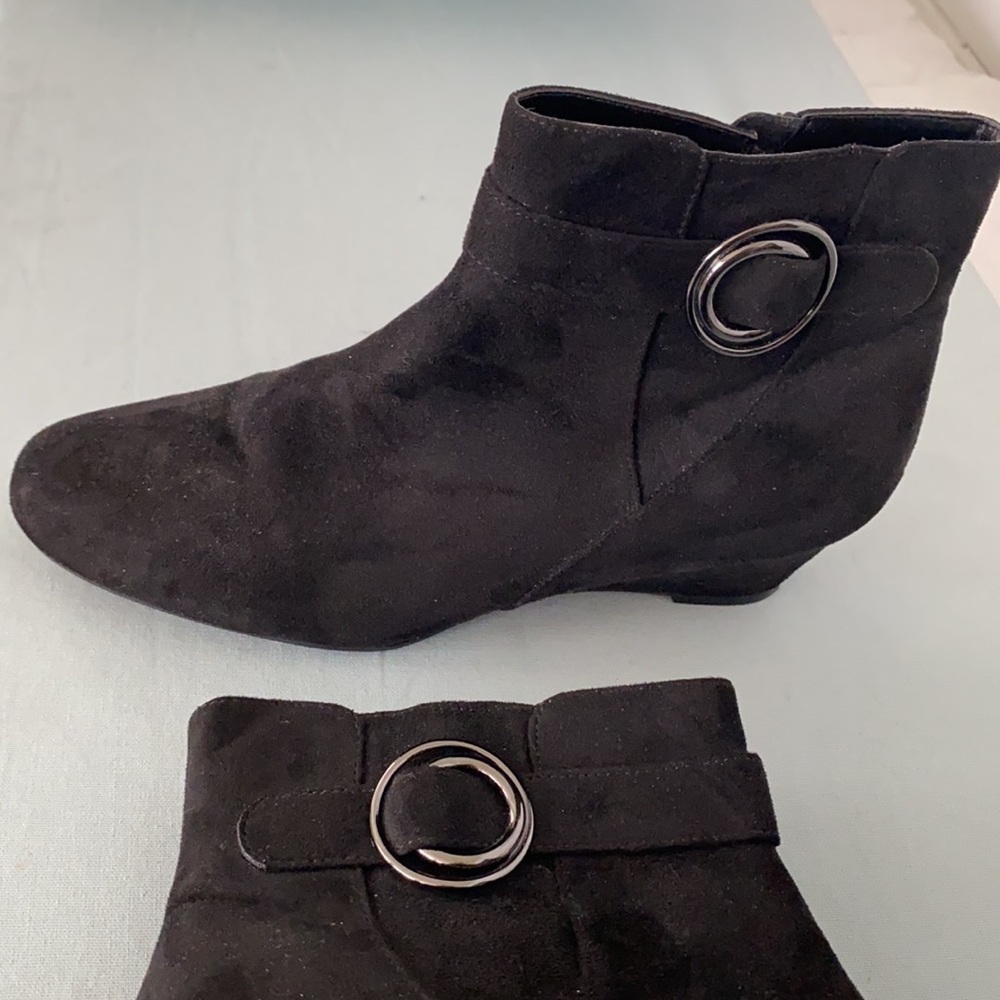 East Fifth sz 9 suede like boots w memory foam - Picture 2 of 11